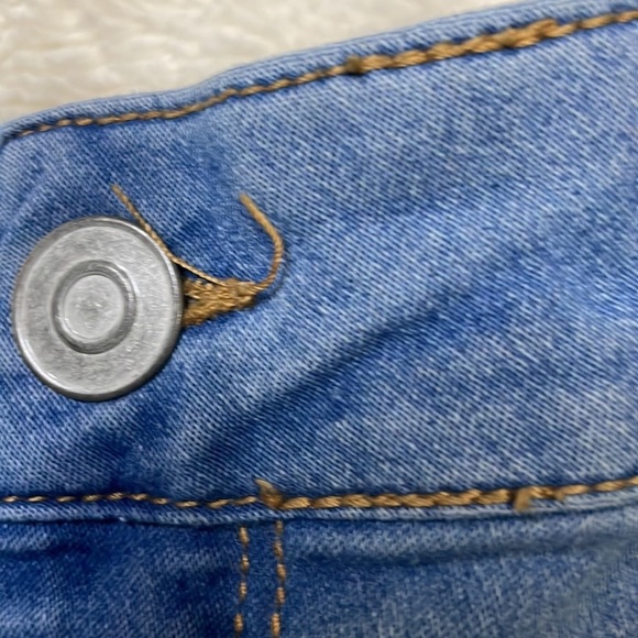 Light Colored Boot‎ Jeans - Picture 2 of 6